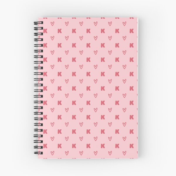 Artikelvorschau, Monogramm mit rosa Herzmuster für den Buchstaben K | Niedliches rosa Herzmuster mit dem Anfangsbuchstaben K | Rotes und rosa Herzdesign mit dem Buchstaben K | Monogramm-Herzmuster mit dem Buchstaben K | Verspielte Herzen mit dem Anfangsbuchstaben K entworfen und verkauft von VivaFy.