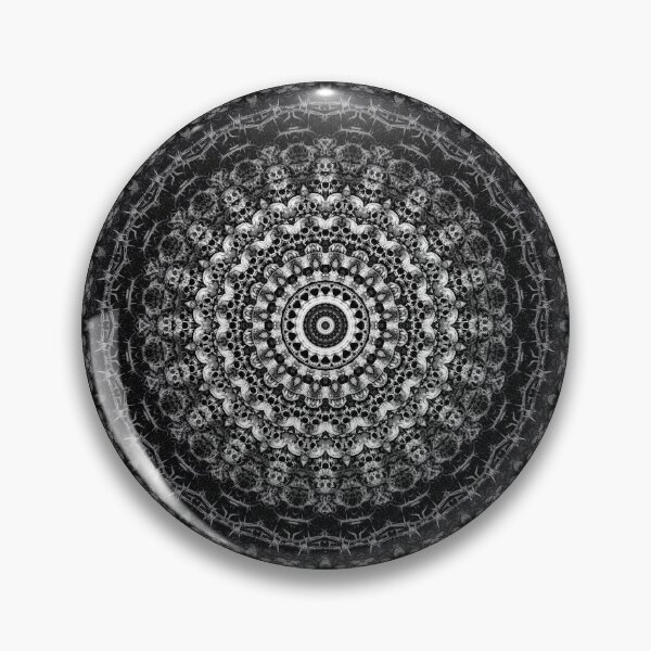 Aperçu de l'œuvre Mandala fractale de crâne gothique | Art d'horreur à symétrie sombre créée et vendue par cr6zym1nd.