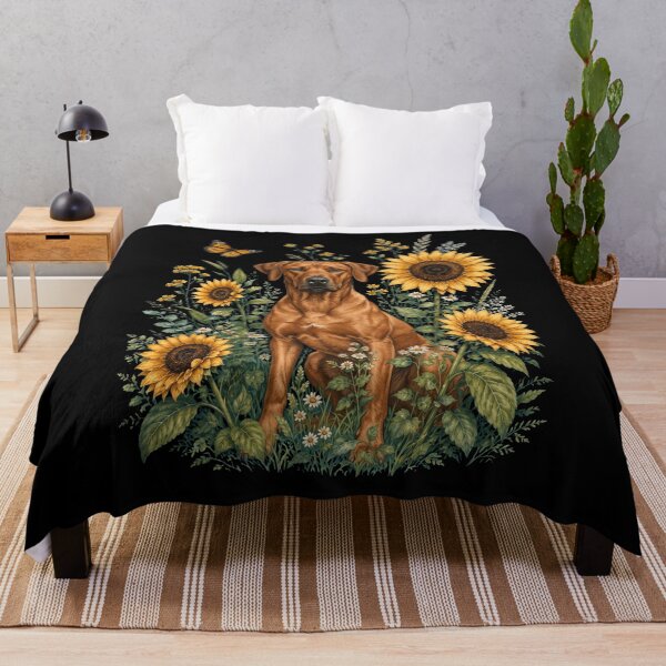 Aperçu de l'œuvre Propriétaire d'un Rhodesian Ridgeback avec un tournesol style cottagecore créée et vendue par TerryConnells.
