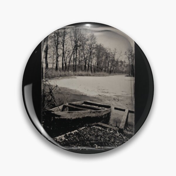 Artikelvorschau, Vintage-Boot auf einem zugefrorenen Wintersee – Dunkle Ästhetik entworfen und verkauft von MorbidDreams.