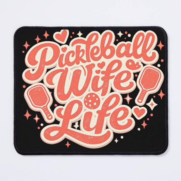 Artikelvorschau, Pickleball-Ehefrauenleben – Lustige Retro-Typografie | Geschenk für Pickleball-Ehefrauen entworfen und verkauft von irfanshikh.