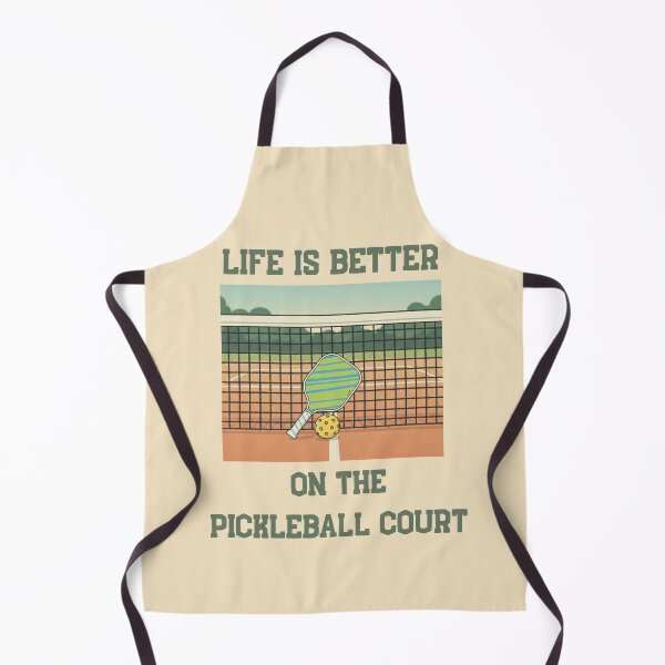 Artikelvorschau, Das Leben ist besser auf dem Pickleballplatz – Lustiges T-Shirt für Pickleball-Spieler entworfen und verkauft von WearFine.