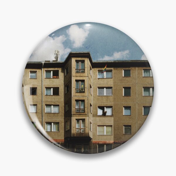 Artikelvorschau, Brutalistischer Wohnblock in Berlin entworfen und verkauft von younglen.