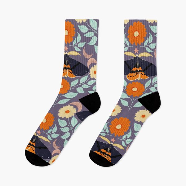 Artikelvorschau, Retro-Blumen-Cottagecore-Dekor | Himmlisches Mottenmuster entworfen und verkauft von VirtuallyCreativ .