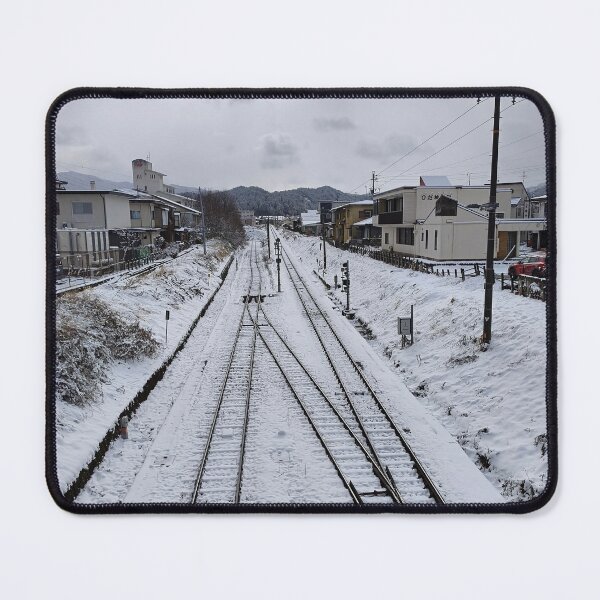 Artikelvorschau, Eine verschneite Stadt in Japan entworfen und verkauft von VOODesigns.