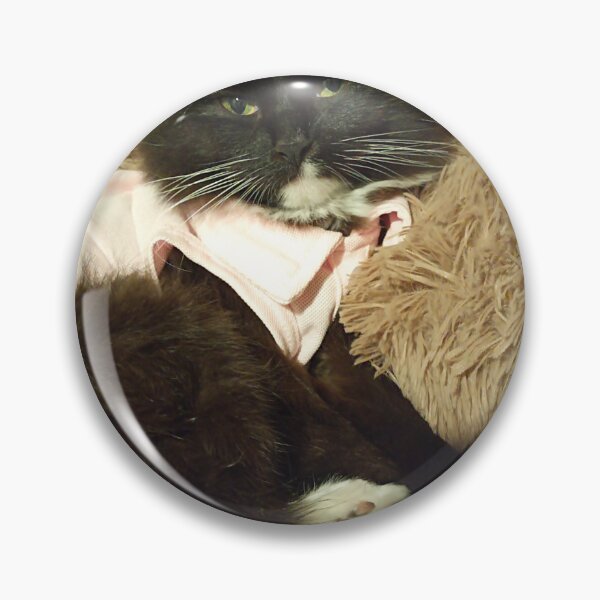 Artikelvorschau, Cute Tuxedo Cat Relaxing entworfen und verkauft von PhuongVoArt.