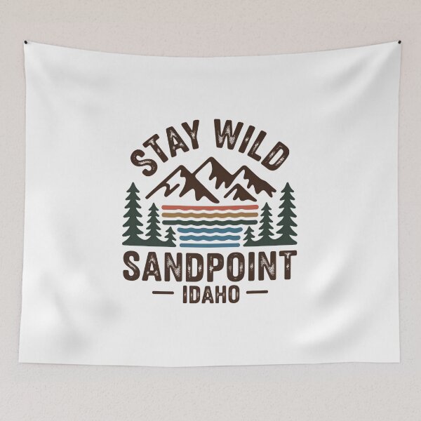Aperçu de l'œuvre Séjournez à Sandpoint, Idaho – Design rétro vintage pour les activités de plein air en montagne et en forêt créée et vendue par ArcticFoxStudio.