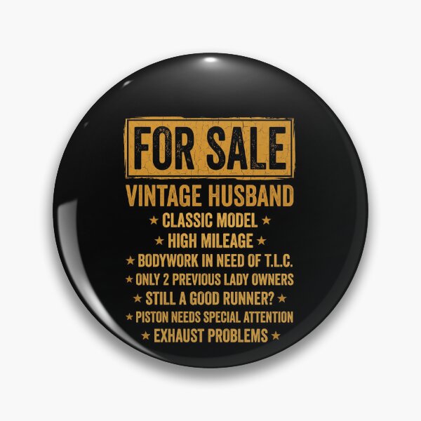 Artikelvorschau, Zu verkaufen: Vintage-Geschenk für Ehemänner mit humorvollen Sprüchen – ideal als Geschenk für Ehefrauen. entworfen und verkauft von SofenArt.