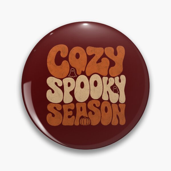 Aperçu de l'œuvre T-shirt rétro à typographie d'Halloween, idéal pour la saison des frissons créée et vendue par PhylonBoxx.