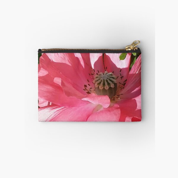Aperçu de l'œuvre Gros plan d'un coquelicot rose créée et vendue par CalmnessbyChoice.