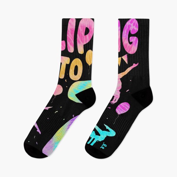 Aperçu de l'œuvre Thème gymnastique tie-dye pour un 7e anniversaire de fille créée et vendue par ObukiLantara.