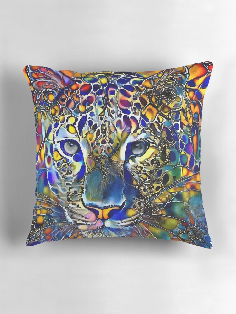 Aperçu 3 sur 4. Coussin avec l'œuvre LEOCOLOR  créée et vendue par salomitata.