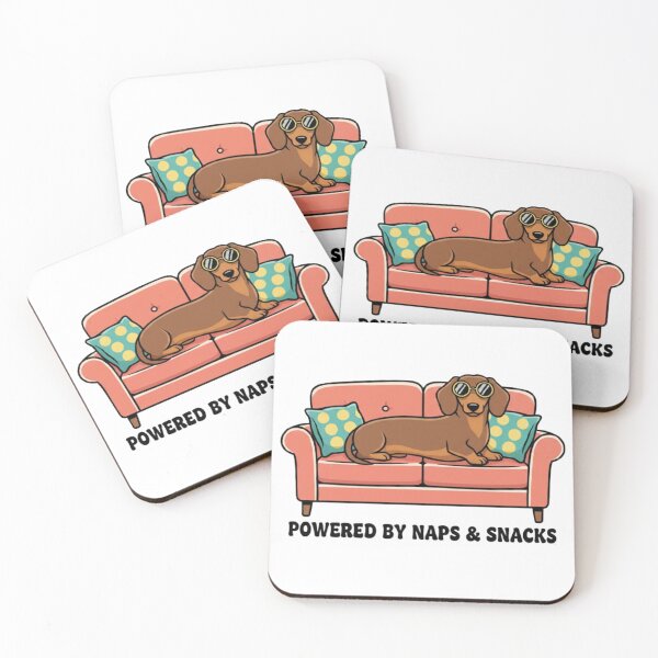 Artikelvorschau, Lustiges Dackel-T-Shirt | Powered by Naps and Snacks Tee | Geschenk für Dackel-Mamas | Humorvolles Dackel-Shirt für Damen und Herren entworfen und verkauft von Ditstyle.