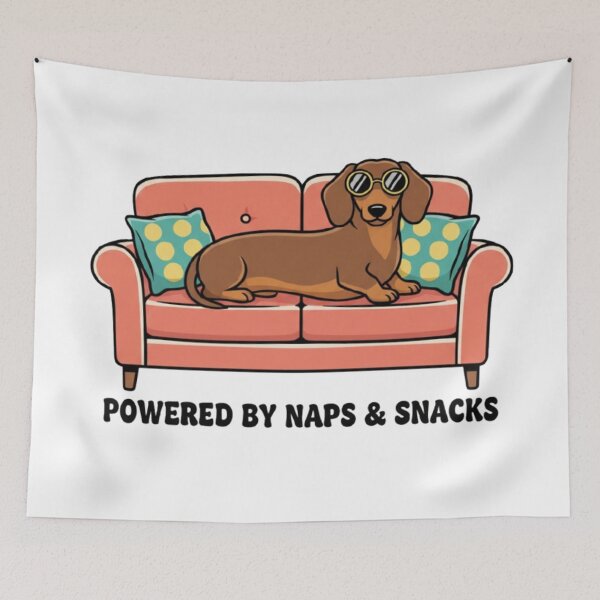 Artikelvorschau, Lustiges Dackel-T-Shirt | Powered by Naps and Snacks Tee | Geschenk für Dackel-Mamas | Humorvolles Dackel-Shirt für Damen und Herren entworfen und verkauft von Ditstyle.