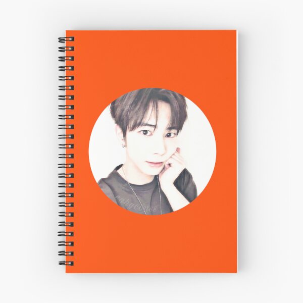 Artikelvorschau, TAEHYUN Soft Glow – Großes Symbol, orange Version entworfen und verkauft von Enhyconss.