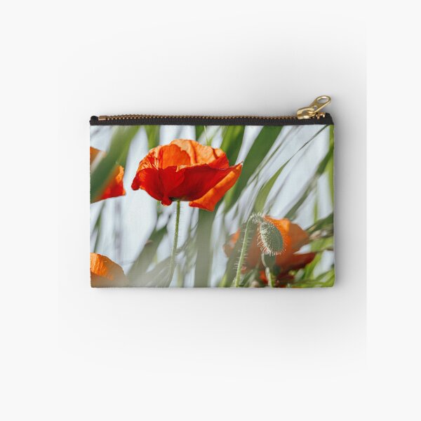 Aperçu de l'œuvre Photographie de nature de pavots rouges sauvages créée et vendue par Mutezone.