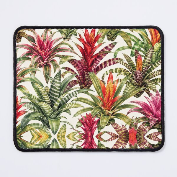 Artikelvorschau, Lebhaftes tropisches Bromelien-Blumenmuster entworfen und verkauft von NaphDesigns.