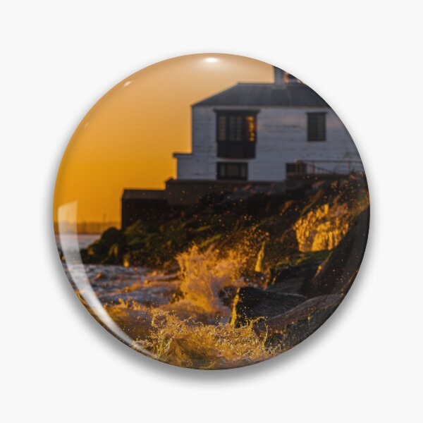 Artikelvorschau, Goldene Wellen brechen an der Seemauer von Portsmouth entworfen und verkauft von AndrewPHayward.