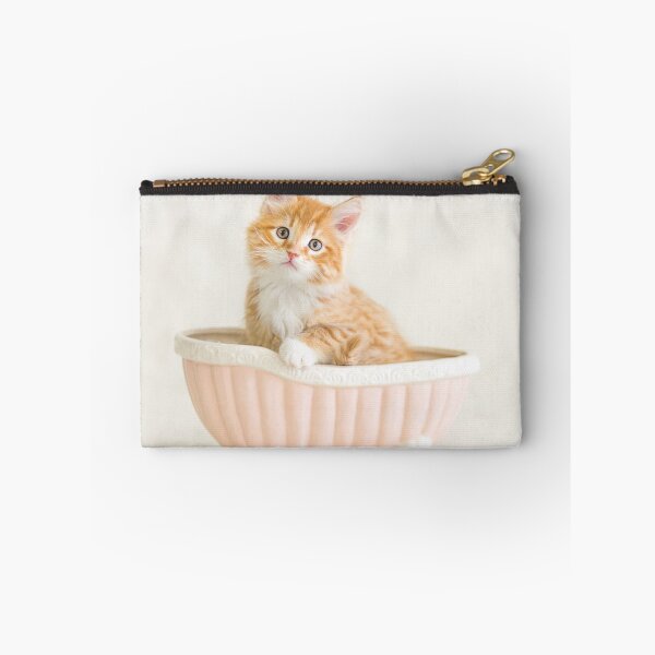 Artikelvorschau, Fluffy Ingwer Tabby in der Badewanne entworfen und verkauft von AndreaBorden.