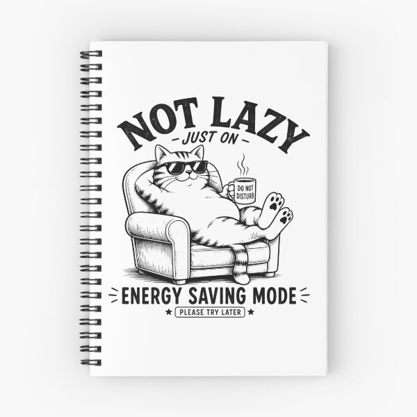 Artikelvorschau, Lustiges T-Shirt mit fauler Katze – Energiesparmodus-Katzen-Shirt, Humorvolles T-Shirt für Introvertierte, Schwarz-Weiß-Grafik-T-Shirt entworfen und verkauft von Aniahck.