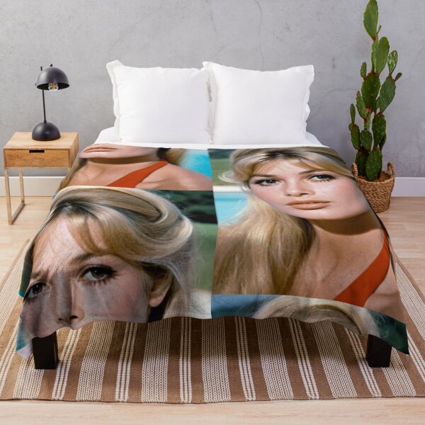 Item preview, Character - Haut Noir Regard Profond Portrait designed and sold by Beat-It.