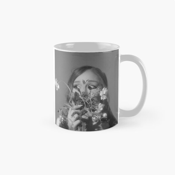 Aperçu de l'œuvre Ariana Grande Petal créée et vendue par lovely distractions .
