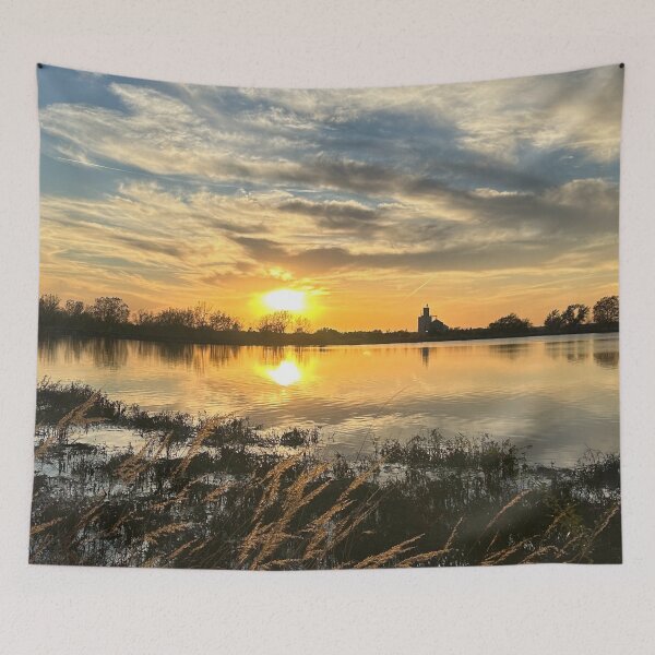 Artikelvorschau, Lichtreflexionen – Goldener Sonnenuntergang am See (Fotografie 5) entworfen und verkauft von RnIDesignd.