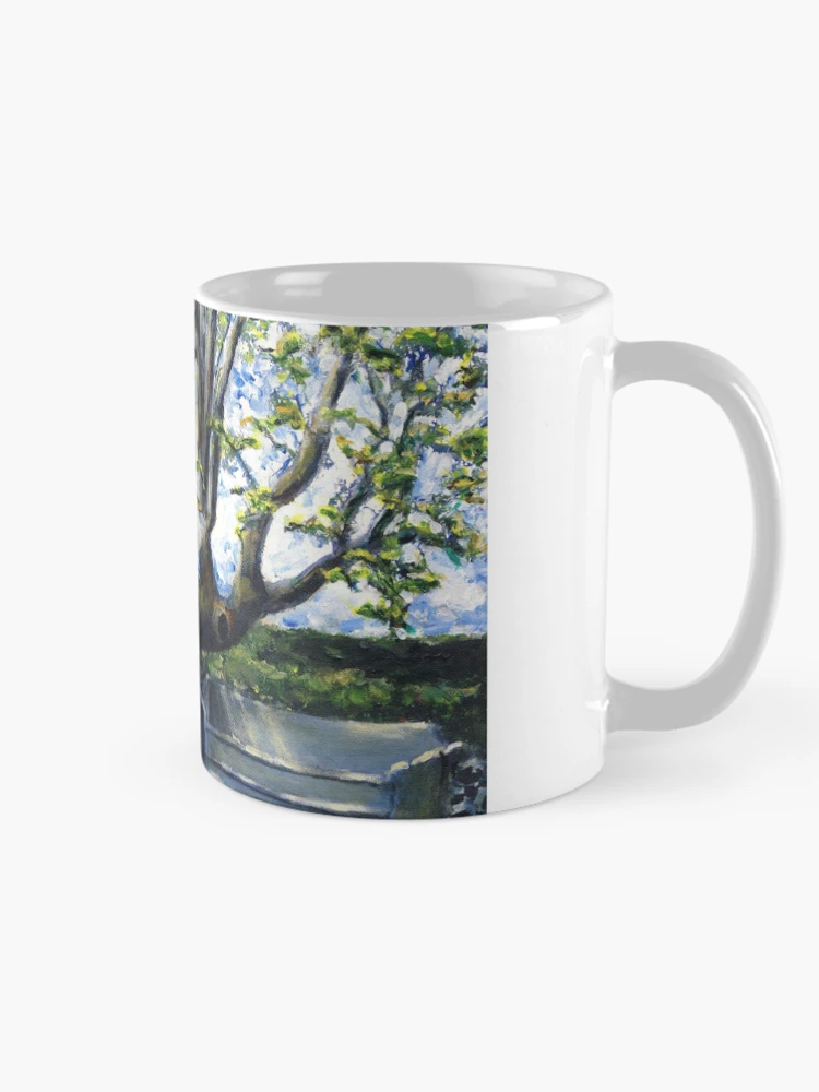 Aperçu 3 sur 6. Mug à café avec l'œuvre Adamson Home Tree créée et vendue par Randy Sprout Fine Art.