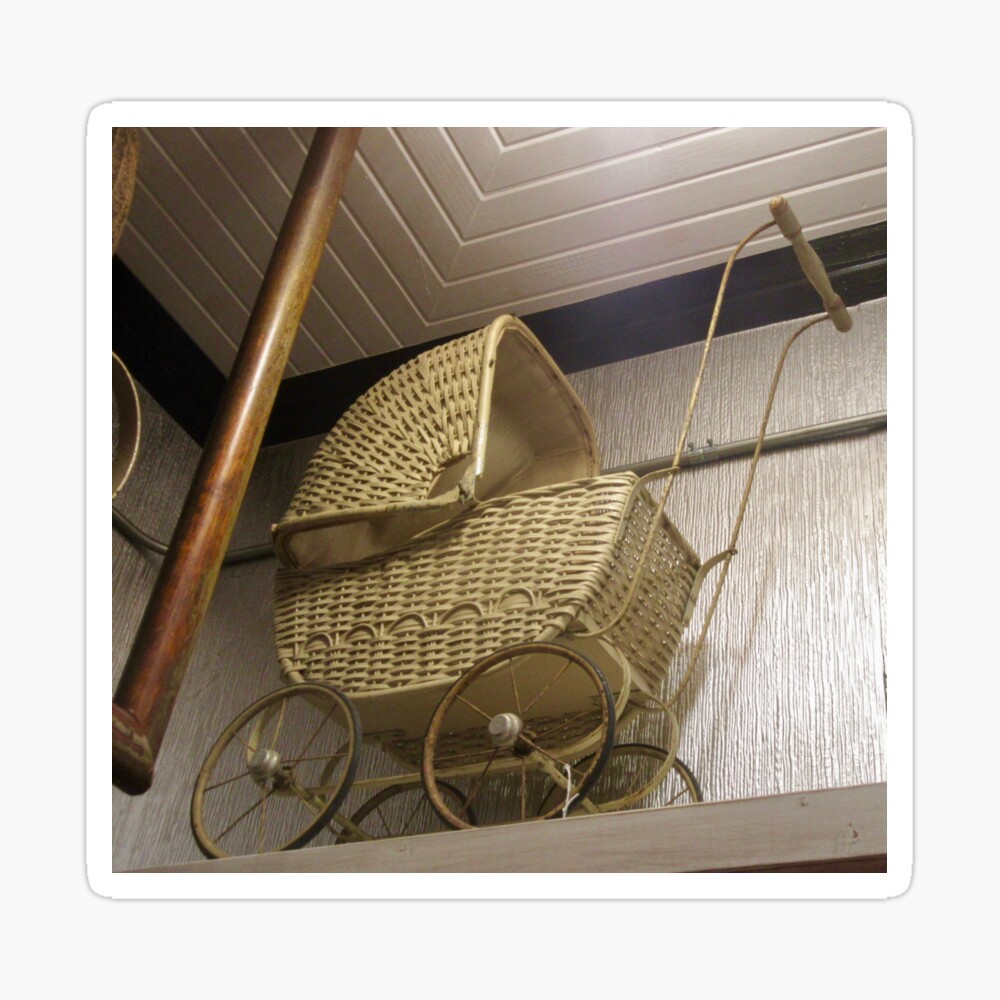 Old wicker baby outlet carriage