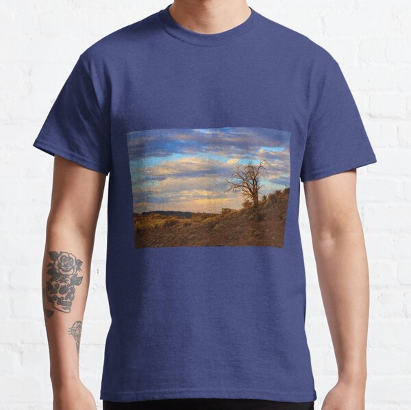 Lone tree at sunset Classic T-Shirt