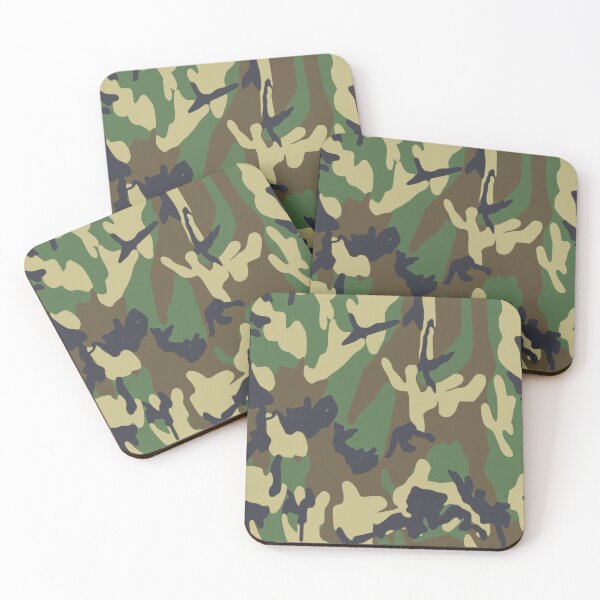 Artikelvorschau, Camouflage-Print in Grün und Braun entworfen und verkauft von kapotka.