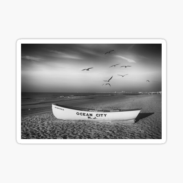 Artikel-Vorschau von Eine Strand-Szene in Schwarzweiss, designt und verkauft von James DeFazio.