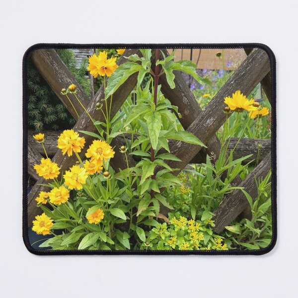 Artikelvorschau, Yellow Garden Flowers In Bloom entworfen und verkauft von PhuongVoArt.