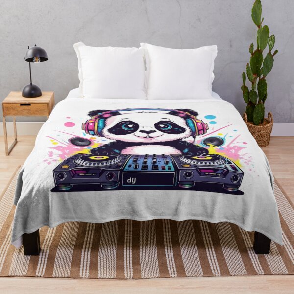 Artikelvorschau, Kawaii Panda DJ mit Kopfhörern entworfen und verkauft von PixelStyle Studio.