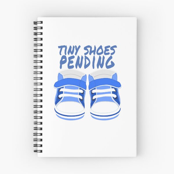 Artikelvorschau, Schwangerschaftsankündigung, Umstandsmode, blaue Babyschuhe entworfen und verkauft von E-lenaLu.