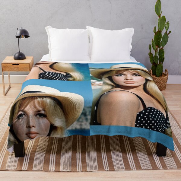 Item preview, Character - Tenue Claire Regard Doux Reveur Portrait designed and sold by Beat-It.