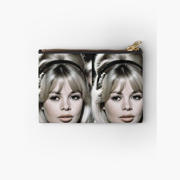 Item preview, Character - Tenue Decontractee Regard Percant Elegant Portrait designed and sold by Beat-It.