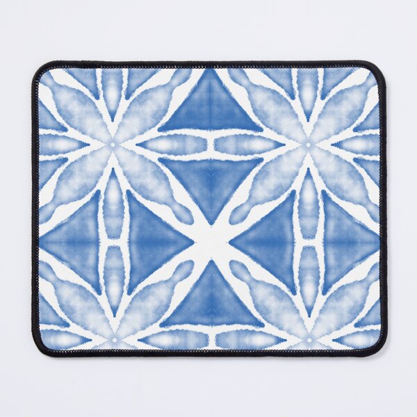 Artikelvorschau, Nahtloses blaues Shibori-Blumendreieckmuster entworfen und verkauft von sunsmilestudio.