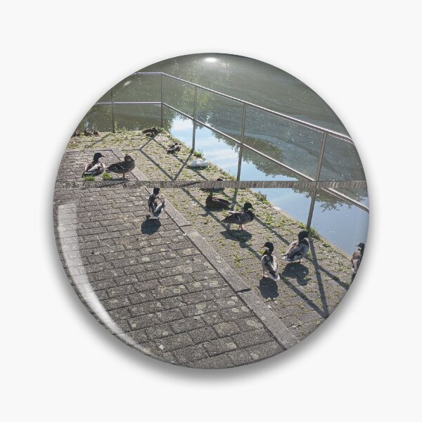 Artikelvorschau, Ducks Resting By Lakeside entworfen und verkauft von PhuongVoArt.
