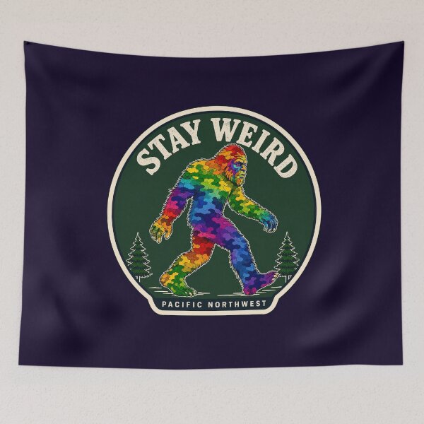 Aperçu de l'œuvre Restez bizarre Badge arc-en-ciel Bigfoot du Pacifique Nord-Ouest créée et vendue par Swanny's Custom T-shirt and Gift Designs.