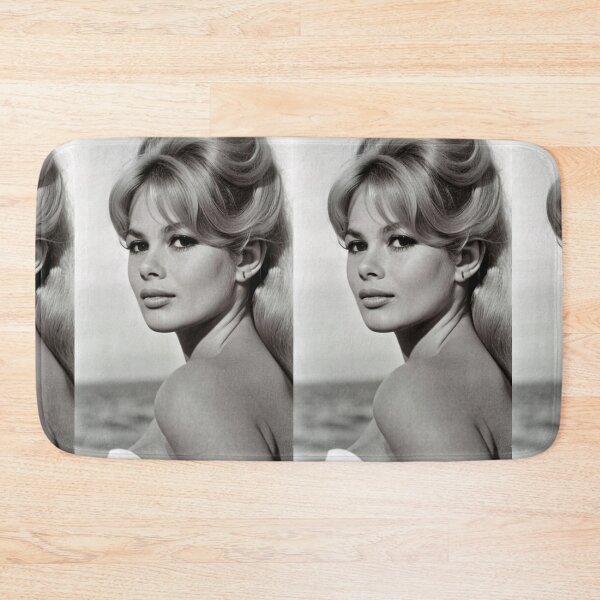 Item preview, Personnage - Portrait beach gaze - Over the Shoulder cheveux bouffants designed and sold by Beat-It.
