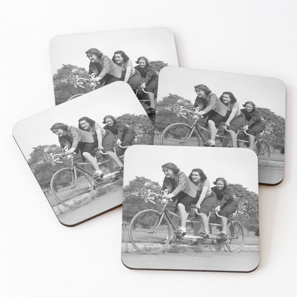 Artikelvorschau, Drei Fahrradfahrer, Vintage-Schwarzweißfoto entworfen und verkauft von IconicArchive.