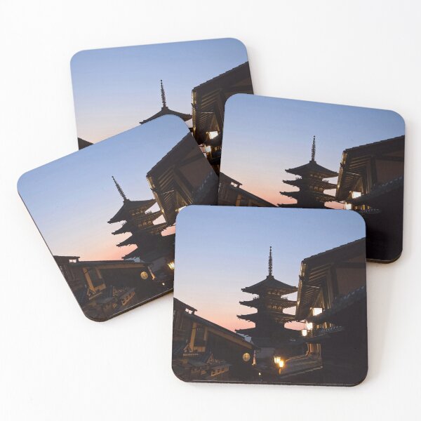 Artikelvorschau, Kyoto-Pagode bei Sonnenuntergang, Yasaka-Turm, Japan in der Dämmerung entworfen und verkauft von Dynasticnow.