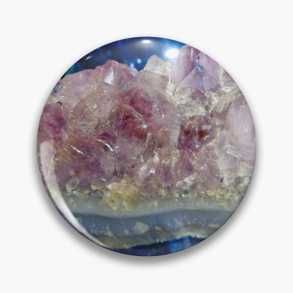 Aperçu de l'œuvre Cristal d'améthyste sur verre bleu créée et vendue par Artist Gallery of Jeremy Lyman.