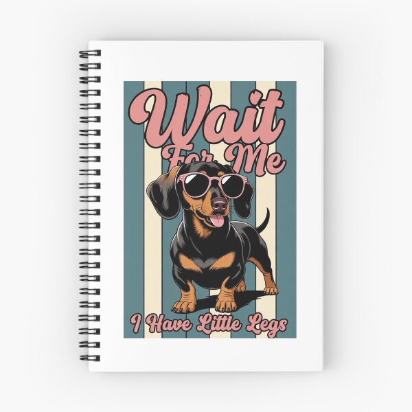 Artikelvorschau, Warte auf mich, ich habe kurze Beine – Lustiges Dackel-Retro-Design entworfen und verkauft von PrintSquad.