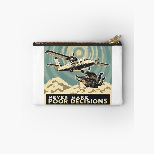 Artikelvorschau, Never Make Poor Decisions On Your Own — Twin Otter Skydiving T-Shirt entworfen und verkauft von monolithstudio.