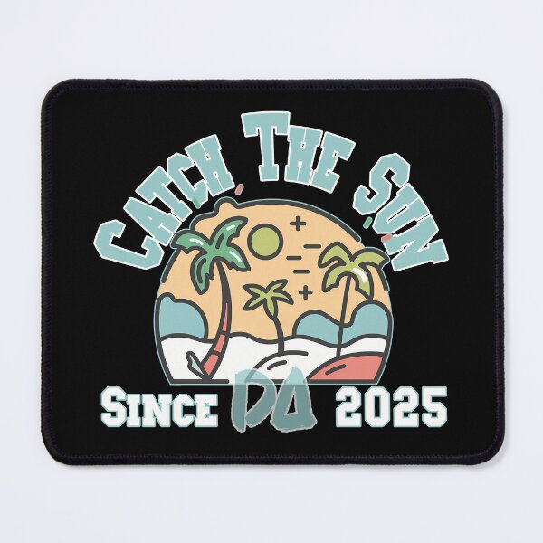 Artikelvorschau, Catch The Sun Vintage Varsity Palm Tree Retro Beach Tropical Streetwear Grafik entworfen und verkauft von DesignArtist.ia.