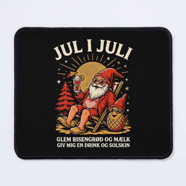Artikelvorschau, Jul I Juli – Dänisches Weihnachten Nisse Julemanden Lustiges Sommershirt Dänemark Weihnachtsgeschenk V6 entworfen und verkauft von DarylWelsh2024.