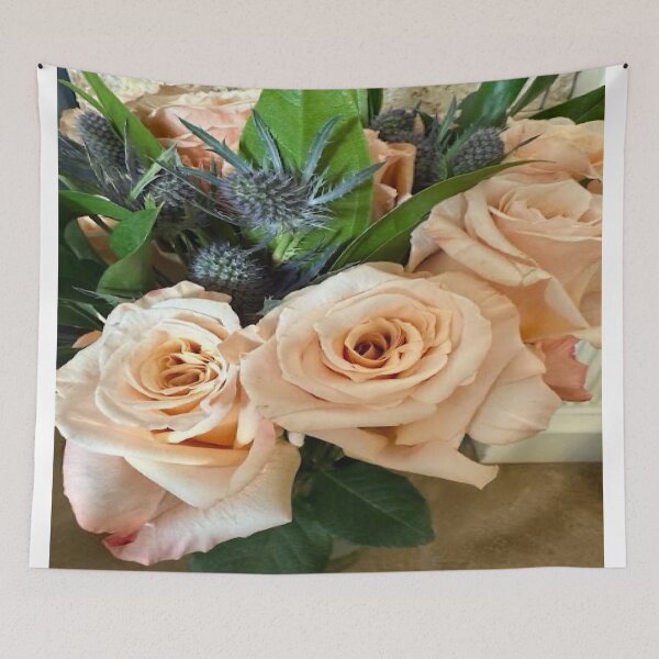Artikelvorschau, Nahaufnahme eines Blumenarrangements entworfen und verkauft von BalkanBloom.