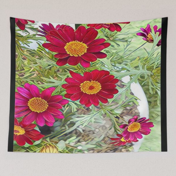 Aperçu de l'œuvre Marguerite rouge magenta éclatante en pleine floraison au jardin créée et vendue par BalkanBloom.